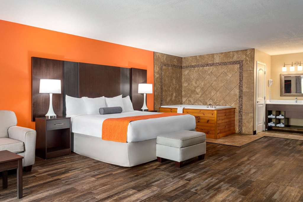 Howard Johnson by Wyndham Pigeon Forge - photo 33