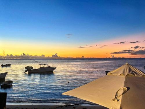 Cozy Grand Baie Beach Apartment — 4-Star Luxury Hotel in Grand Baie, Mauritius