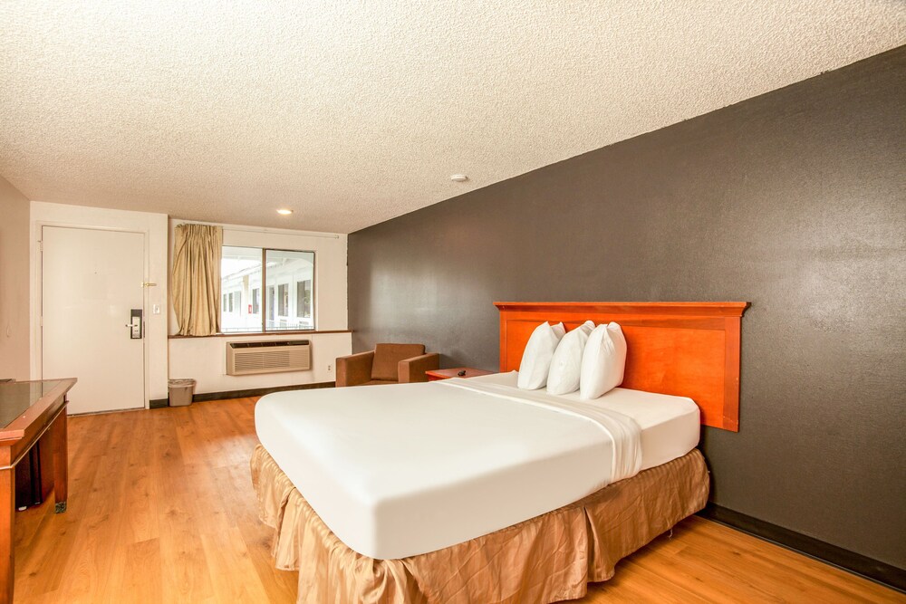 OYO Hotel Centralia - photo 13