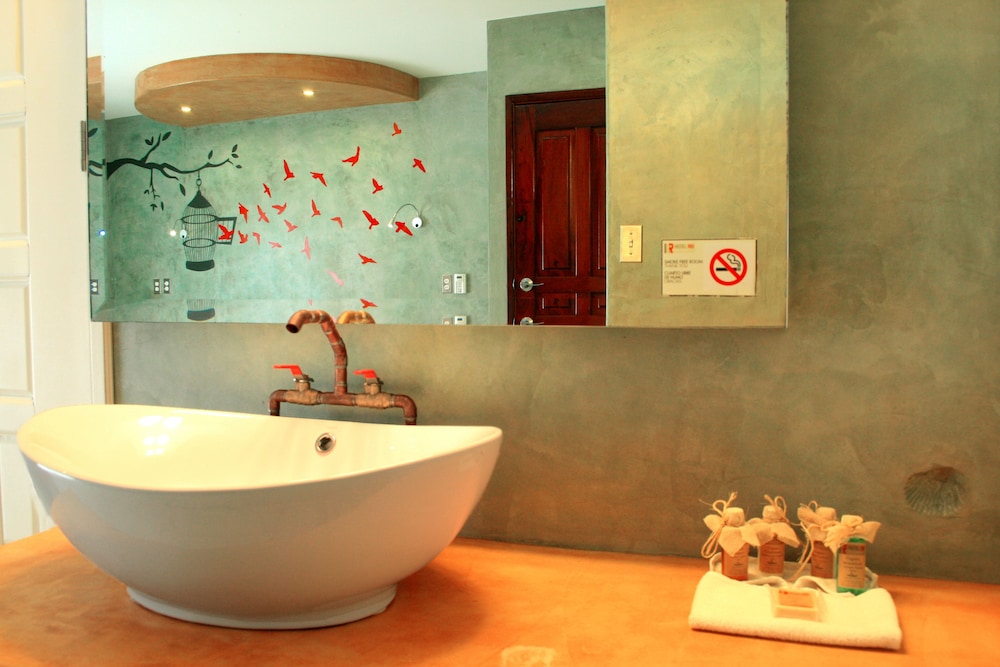 Bathroom sink