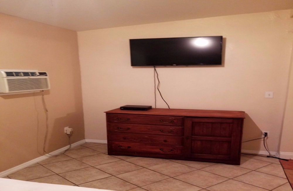 Monterey Inn Hotel - photo 26