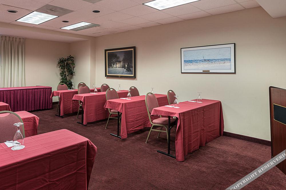 Clarion Hotel & Conference Center - photo 13