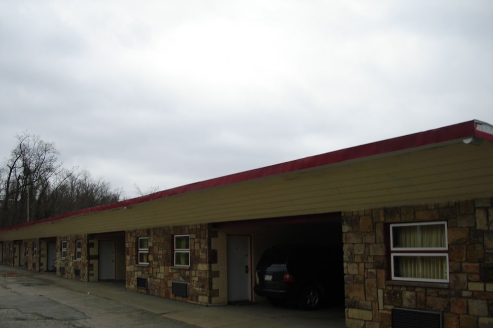 Huntingdon Inn - photo 14