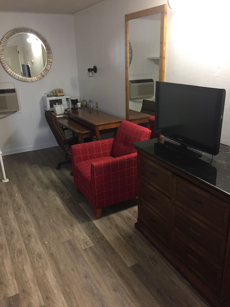 The Oak Motel - photo 13
