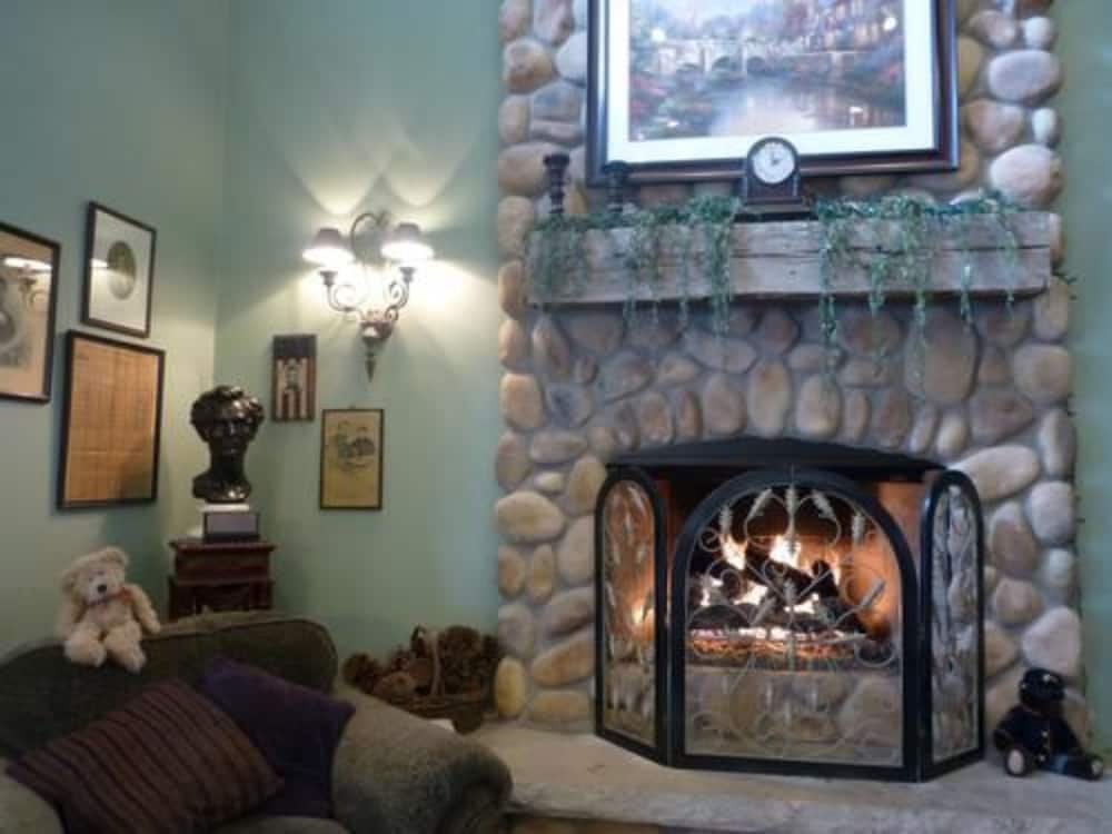 Hearthstone Inn & Suites - photo 35