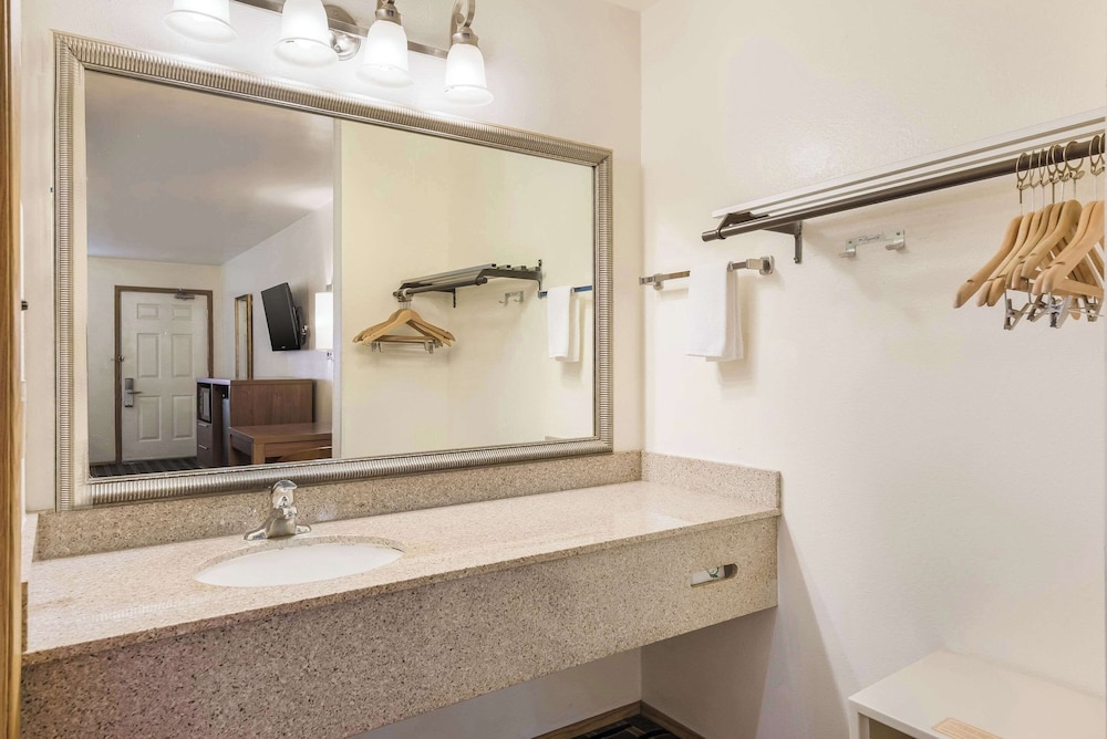 Quality Inn Near Fort Hunter Liggett - photo 32