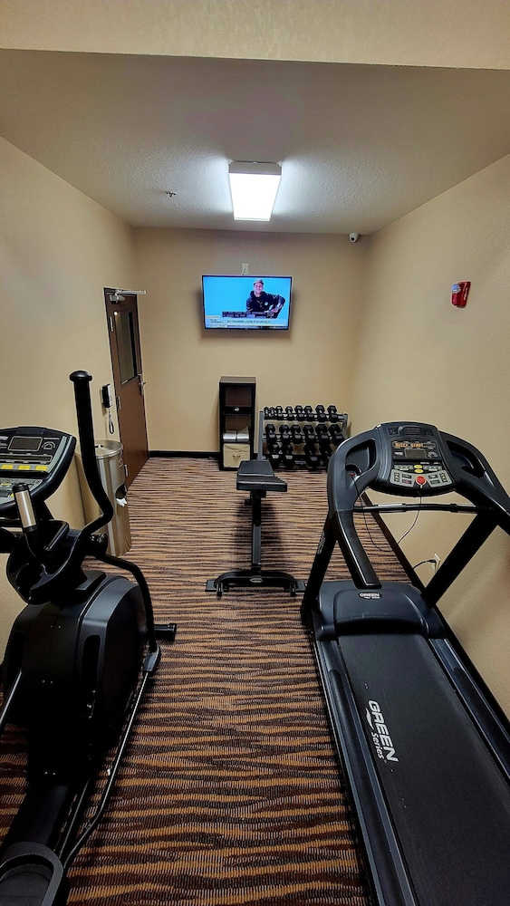 Cobblestone Inn & Suites Maryville - photo 64