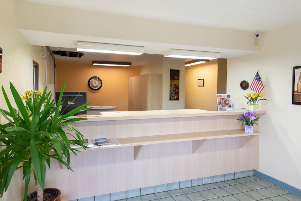 Days Inn by Wyndham New Philadelphia - photo 4