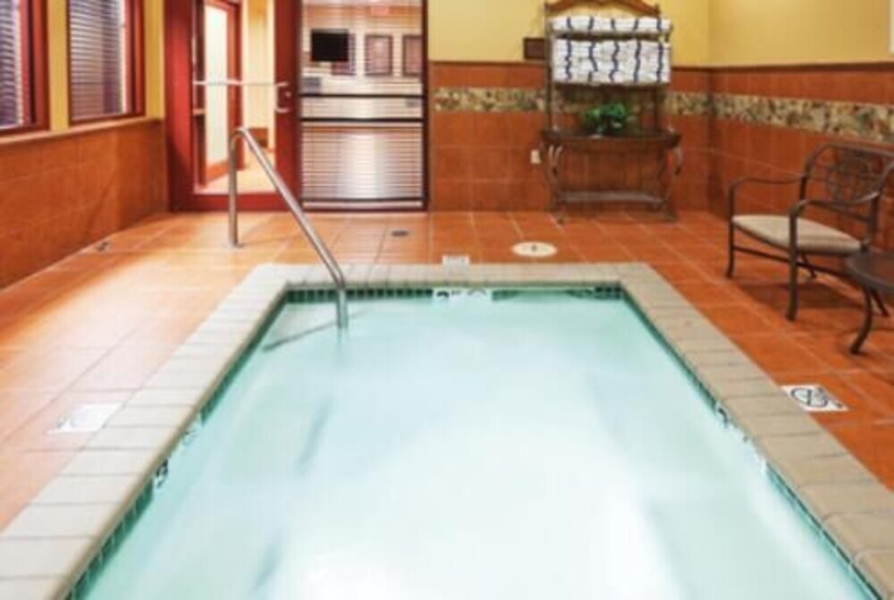 The Q Hotel & Suites - photo 7