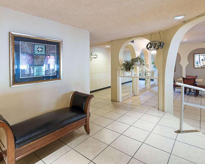 Econo Lodge San Angelo - photo 7