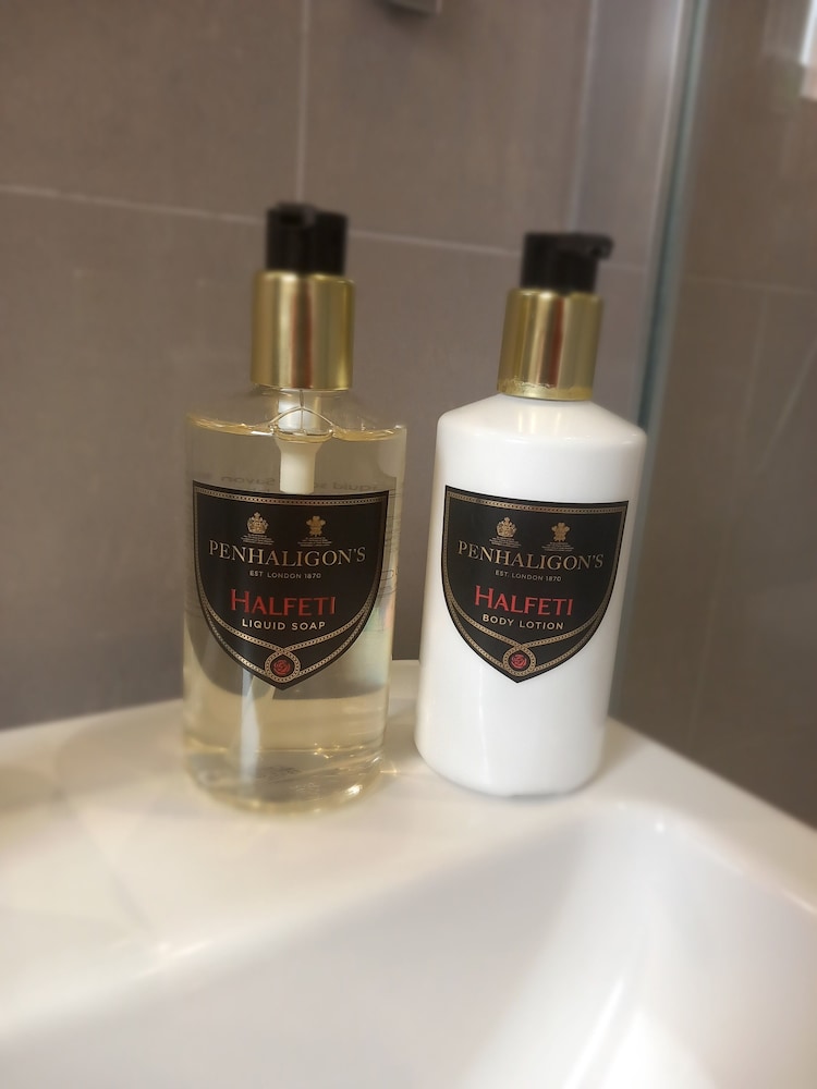 Bathroom amenities
