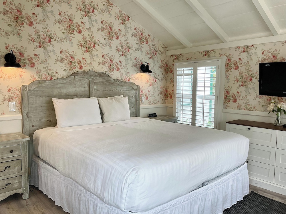 Carmel Green Lantern Inn - photo 24