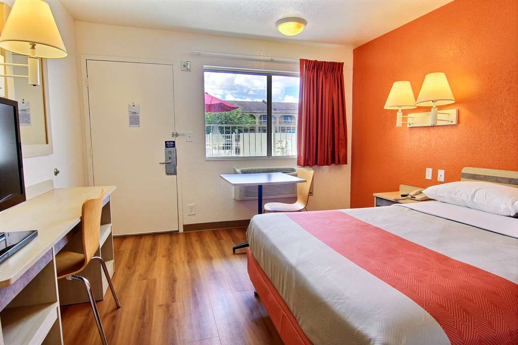 Motel 6 Kingsville TX - photo 18