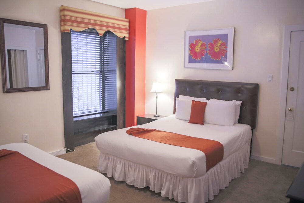 Royal Park Hotel and Hostel - photo 32