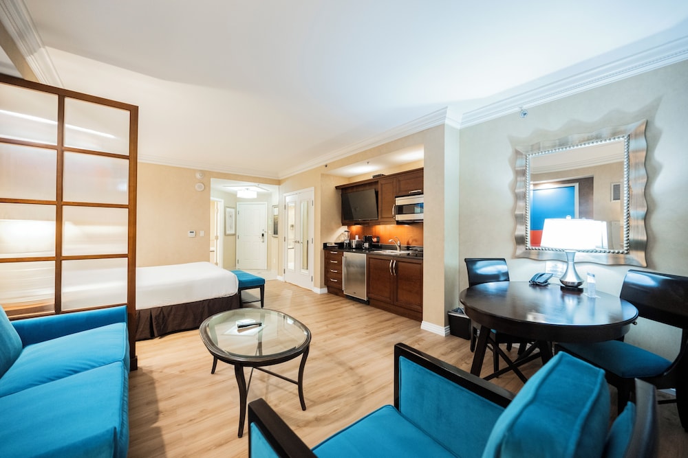 StripViewSuites at Signature - photo 52