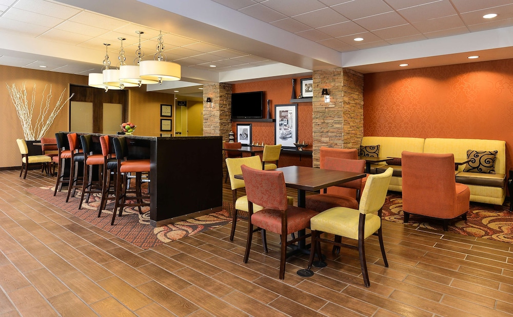 Hampton Inn Clinton IA - photo 5