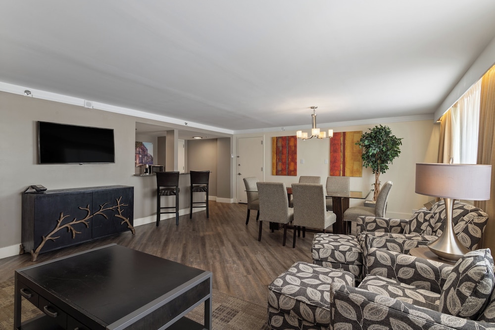 Crowne Plaza Executive Center Baton Rouge by IHG - photo 45
