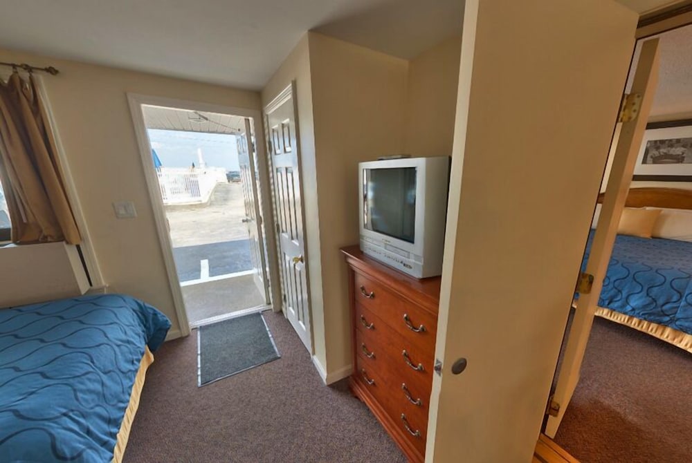 Sands by the Sea Motel - photo 43