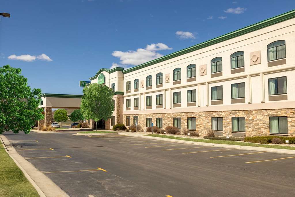 Wingate by Wyndham Gillette near CAM PLEX - photo 3
