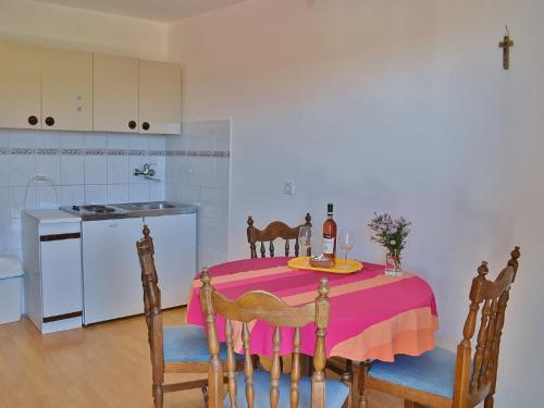 Apartments Jug Comfort Studio Apartment with Balcony — 4-Star Luxury Hotel in Lopar, Croatia