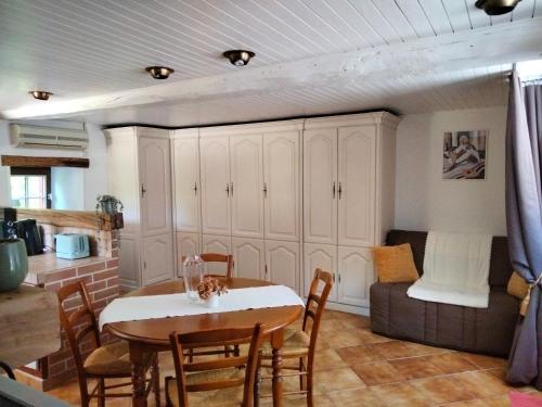 À L’orée Du Bois in Avallon, France