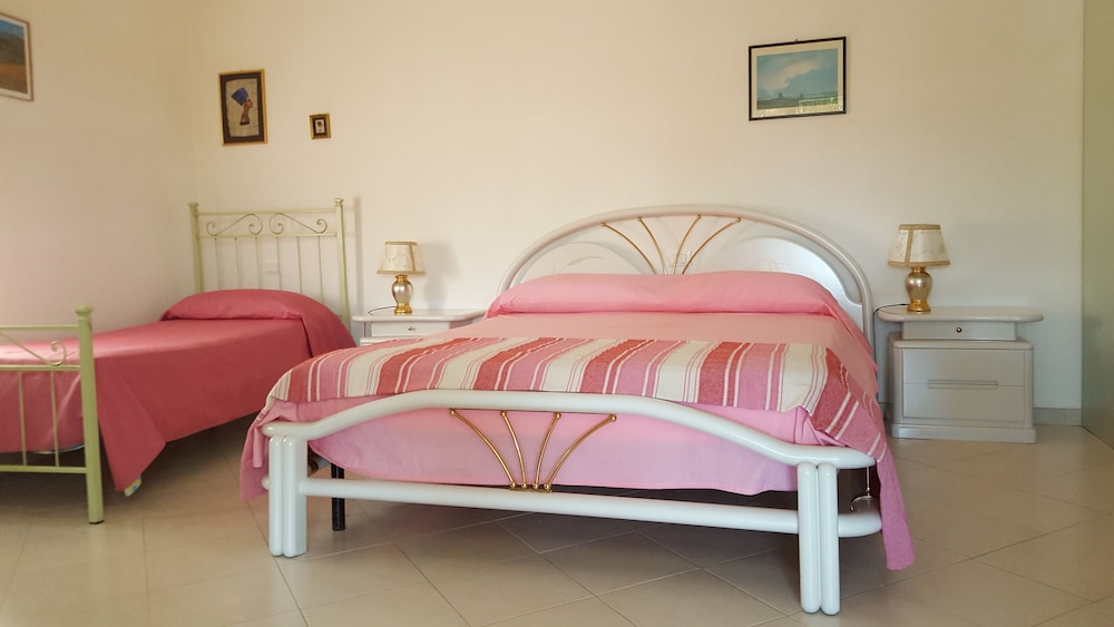 Le case di Anna e Carla in Rilievo, Italy