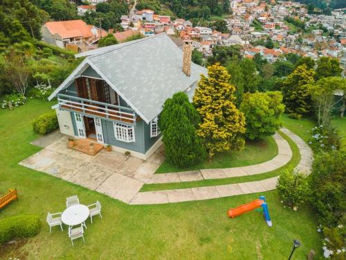 Amplo quintal 4Q 8min do Parque Capivari in Campos Do Jordao, Brasil
