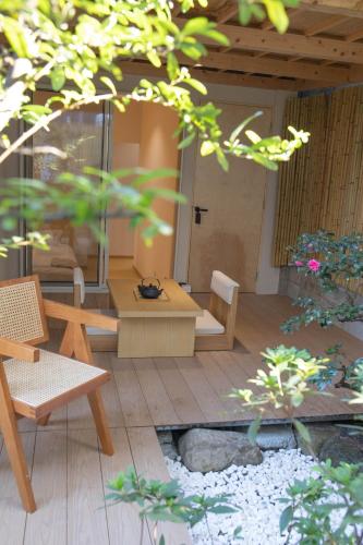Longboard - carbon neutral hotel in Holmes Beach