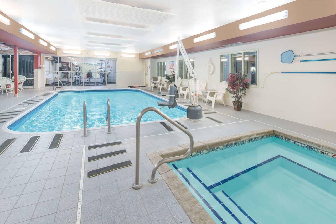 Ramada Limited Bismarck Northeast - photo 26