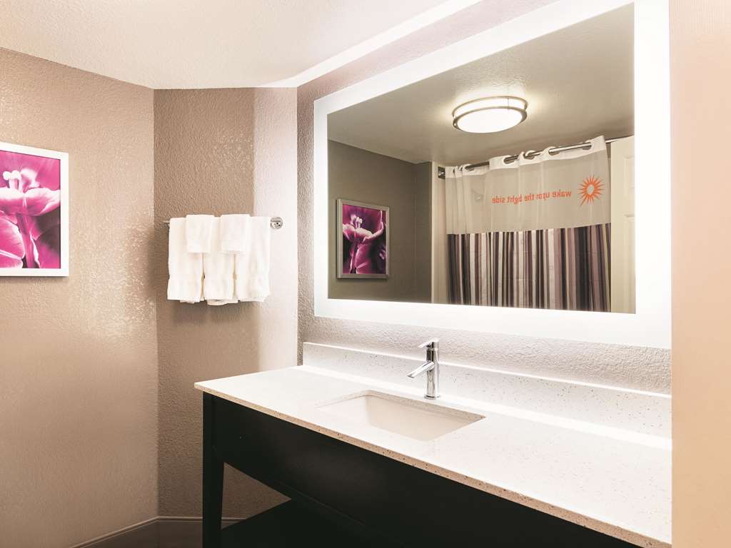 La Quinta Inn & Suites by Wyndham Atlanta Conyers - photo 21