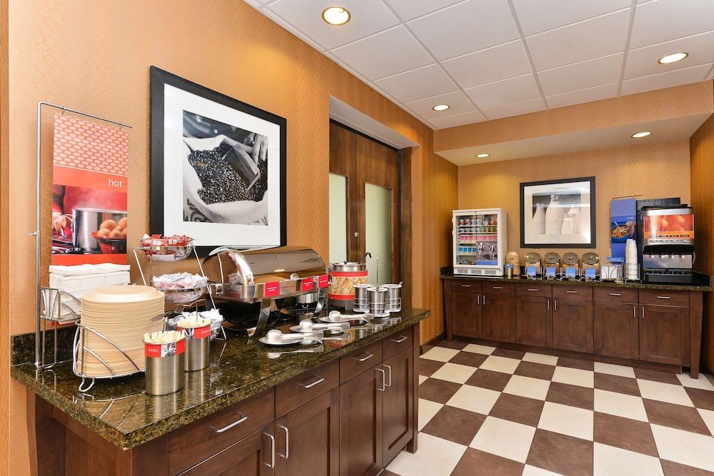 Hampton Inn Clinton IA - photo 47