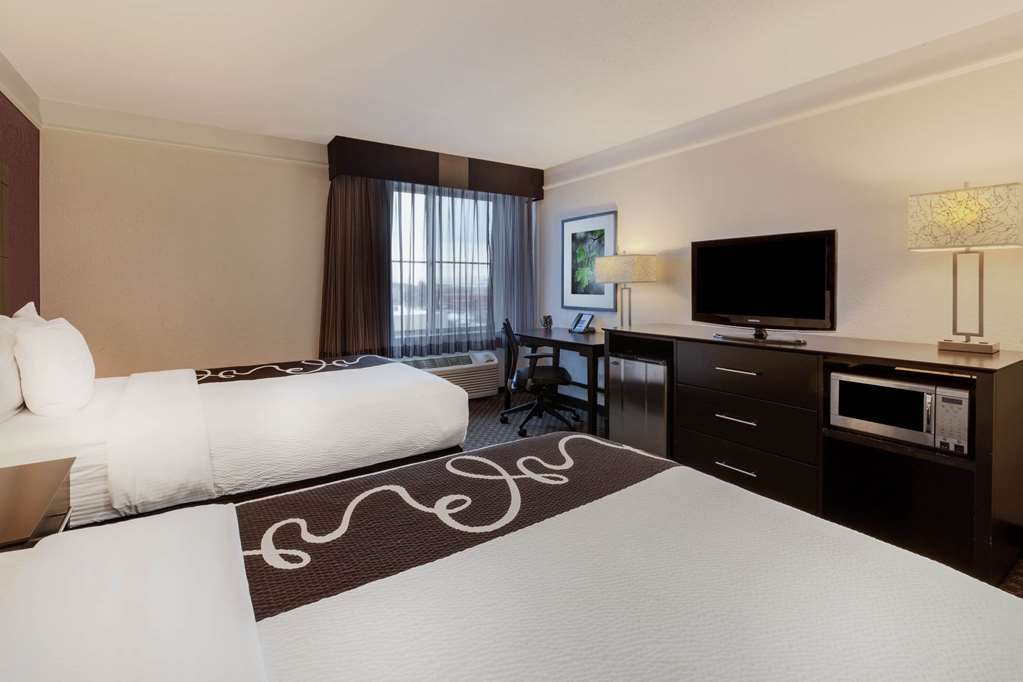 La Quinta Inn & Suites by Wyndham Detroit Utica - photo 24