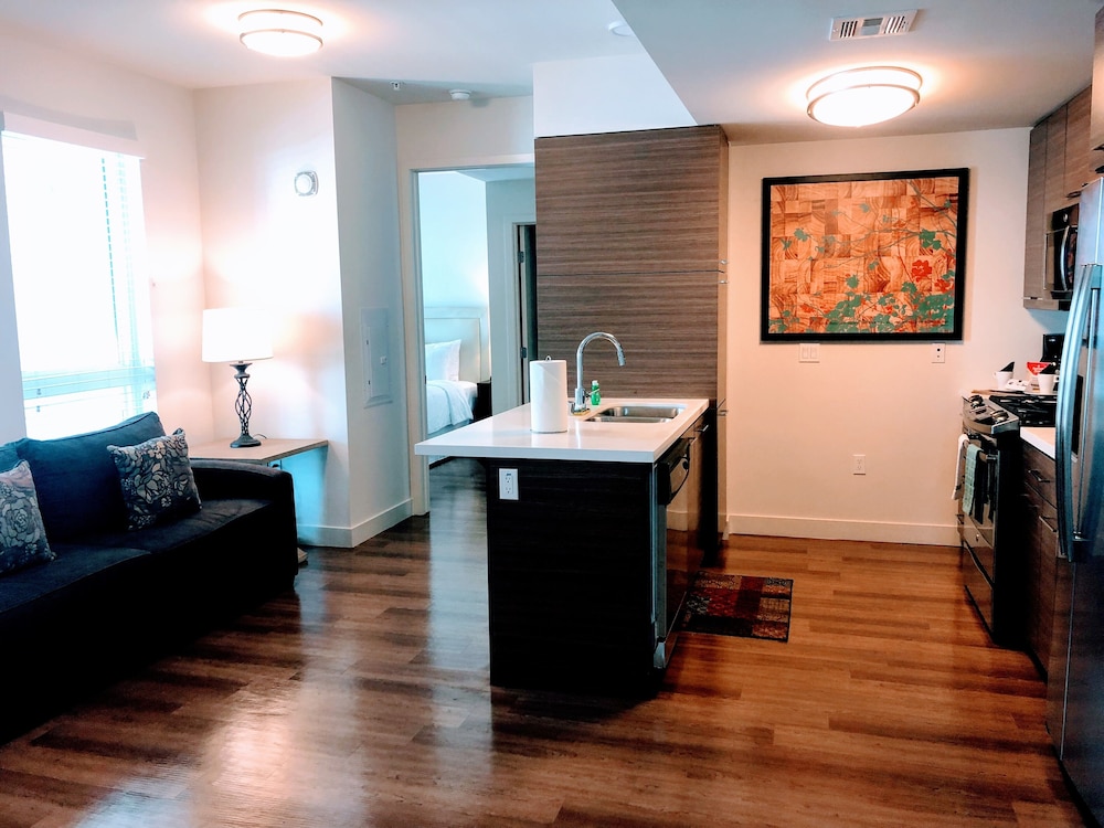 Resort Style Suites in Downtown LA - photo 23