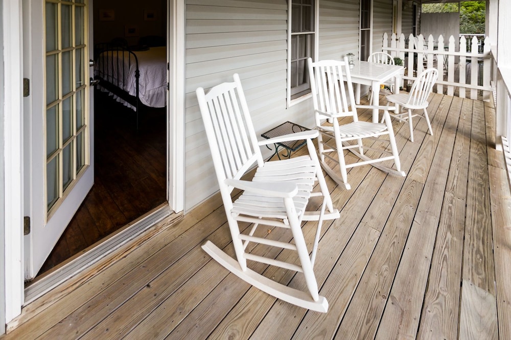 Equinox Inn at Canyon Lake - photo 27