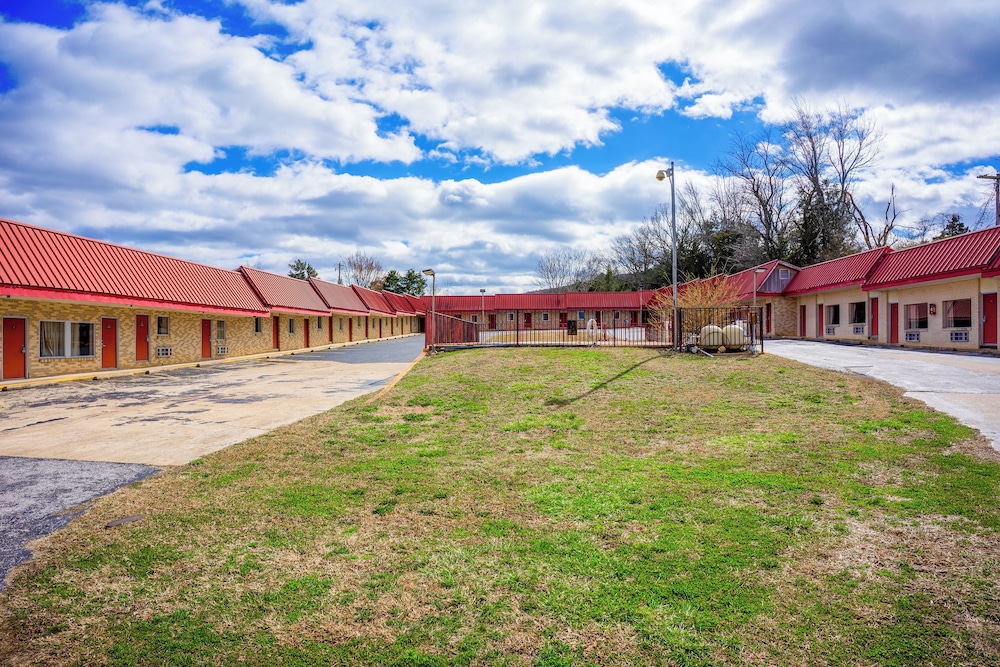 Ozark Junction mountain view by OYO - photo 84