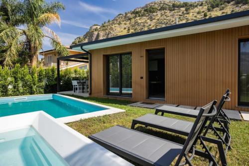 Luxury Jacuzzi Villa Diana — 4-Star Luxury Hotel in Palermo, Italy