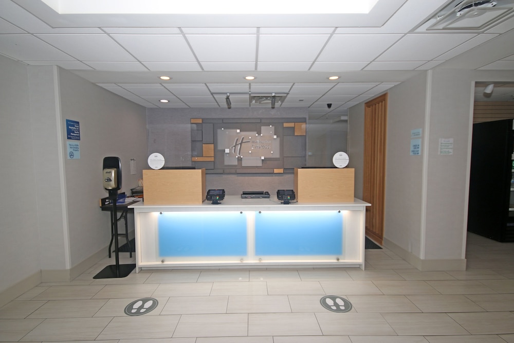 Holiday Inn Express Troutville by IHG - photo 32