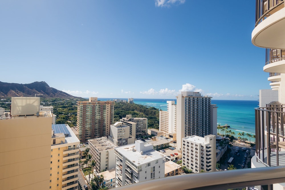 Waikiki Beach Marriott Resort & Spa - photo 38