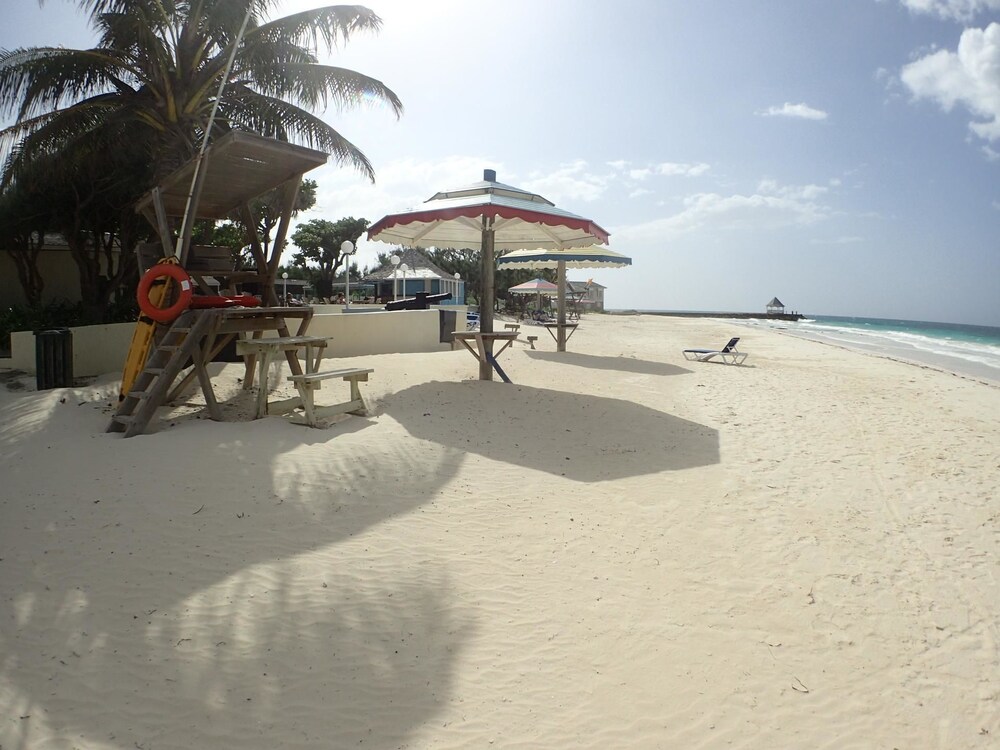 Honeycombe Villa by Jamaican Treasures — 4-Star Luxury Hotel in Duncans, Jamaica