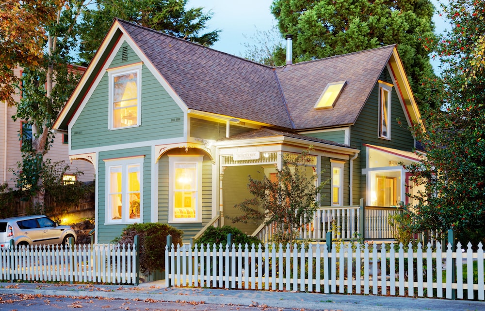 Tucker House Inn — 4-Star Luxury Hotel in Friday Harbor, United States
