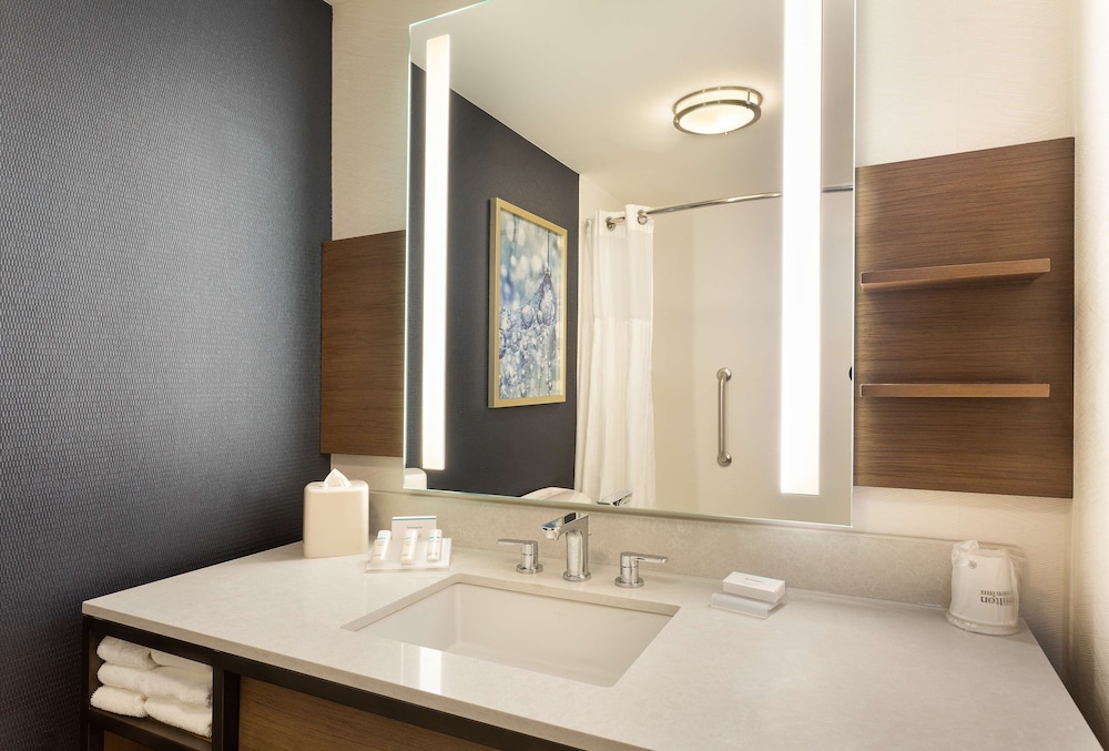 Hilton Garden Inn Melville - photo 21