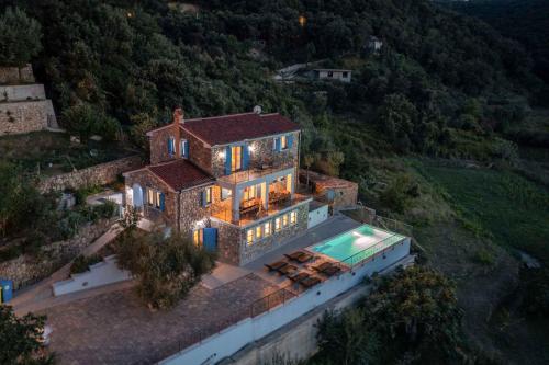 Holiday home in Supetarska Draga 33081 — 4-Star Luxury Hotel in Supetarska Draga, Croatia