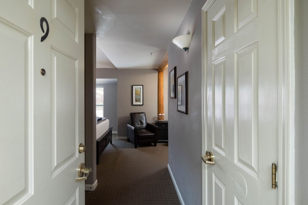 The Inn Above Oak Creek - photo 35