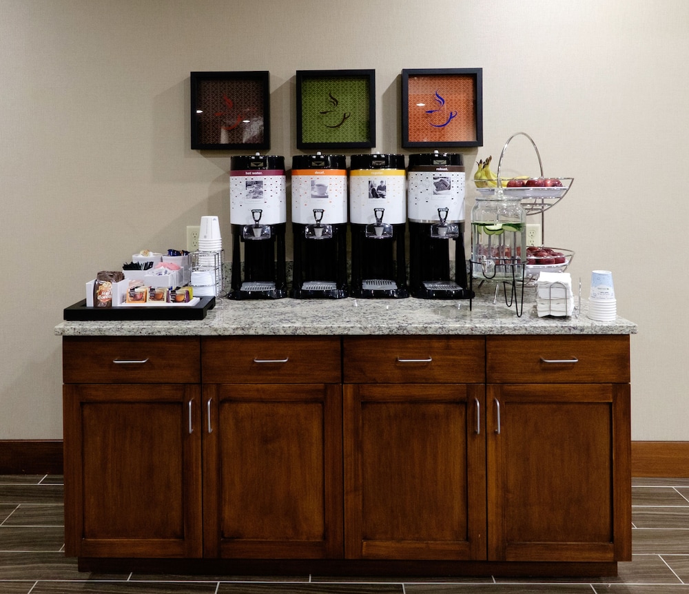 Hampton Inn Green Bay Downtown - photo 58