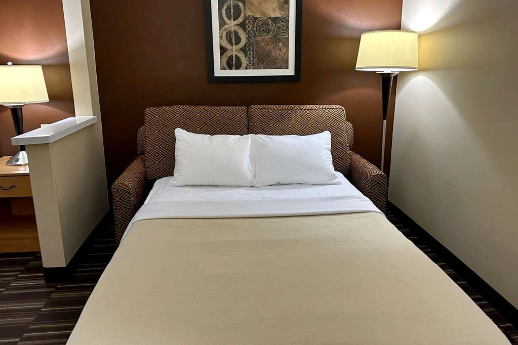 Quality Suites Near West Acres - photo 11
