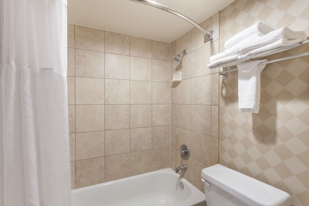 Ramada by Wyndham San Diego National City - photo 38