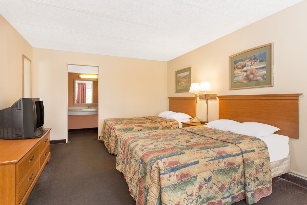 Travelodge Fredericksburg South - photo 3