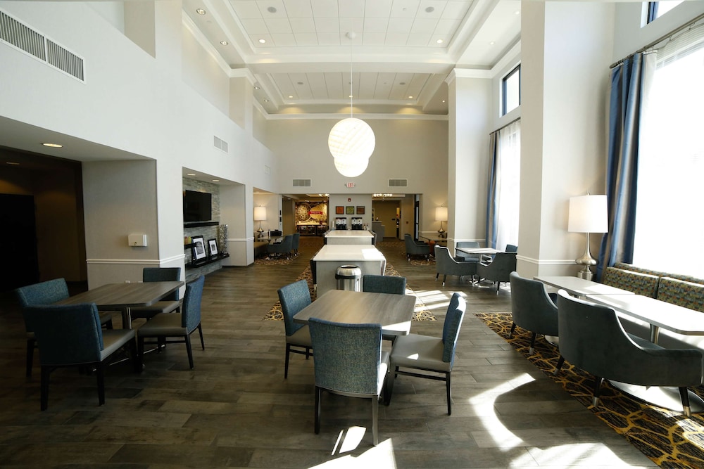 Hampton Inn & Suites Forest City - photo 2