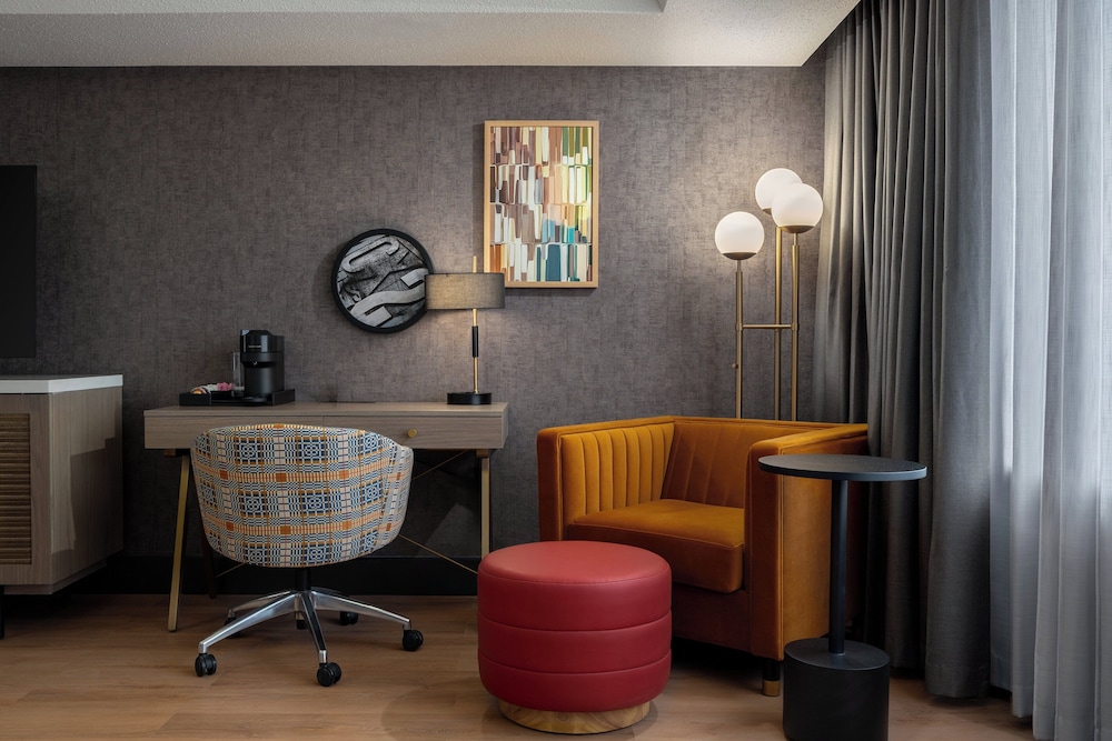 Hotel Indigo Detroit North Troy by IHG - photo 32