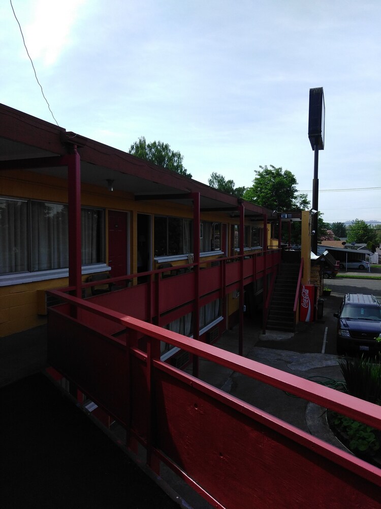 Longview Inn - photo 15
